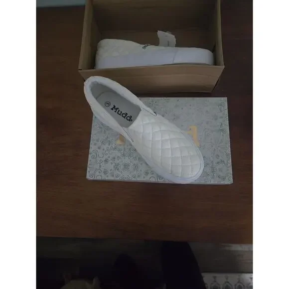 Mudd White Quilted Slip-On Sneakers Girls Sized 3 - Picture 2 of 2